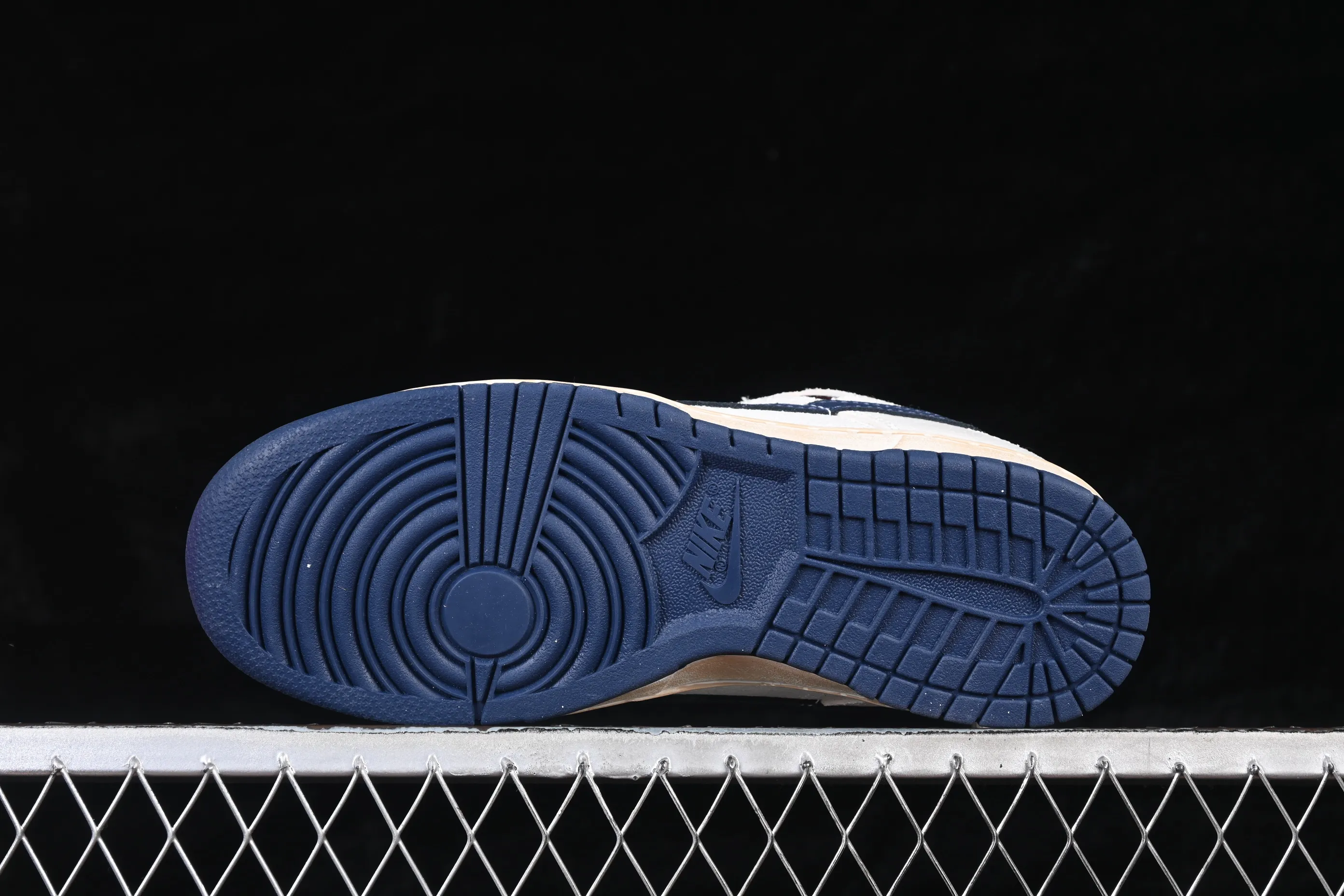 All Categories Nk SB Dunk Series Nk SB Dunk Low Low-top sneakers Stranger Things x Nike SB Dunk Low Stranger Things SB low-top casual sneakers IH6766-001